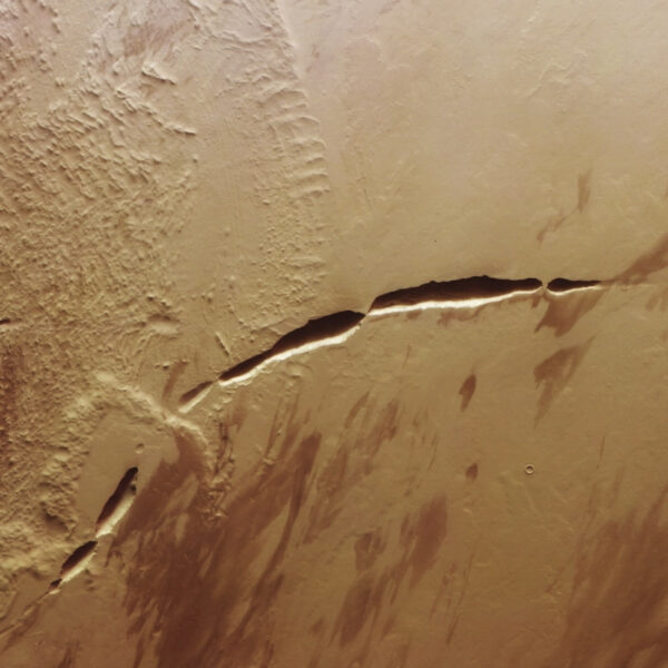 The giant "scar," known as Aganippe Fossa, is around 375 miles long from end to end. (Image credit: ESA/DLR/FU Berlin)